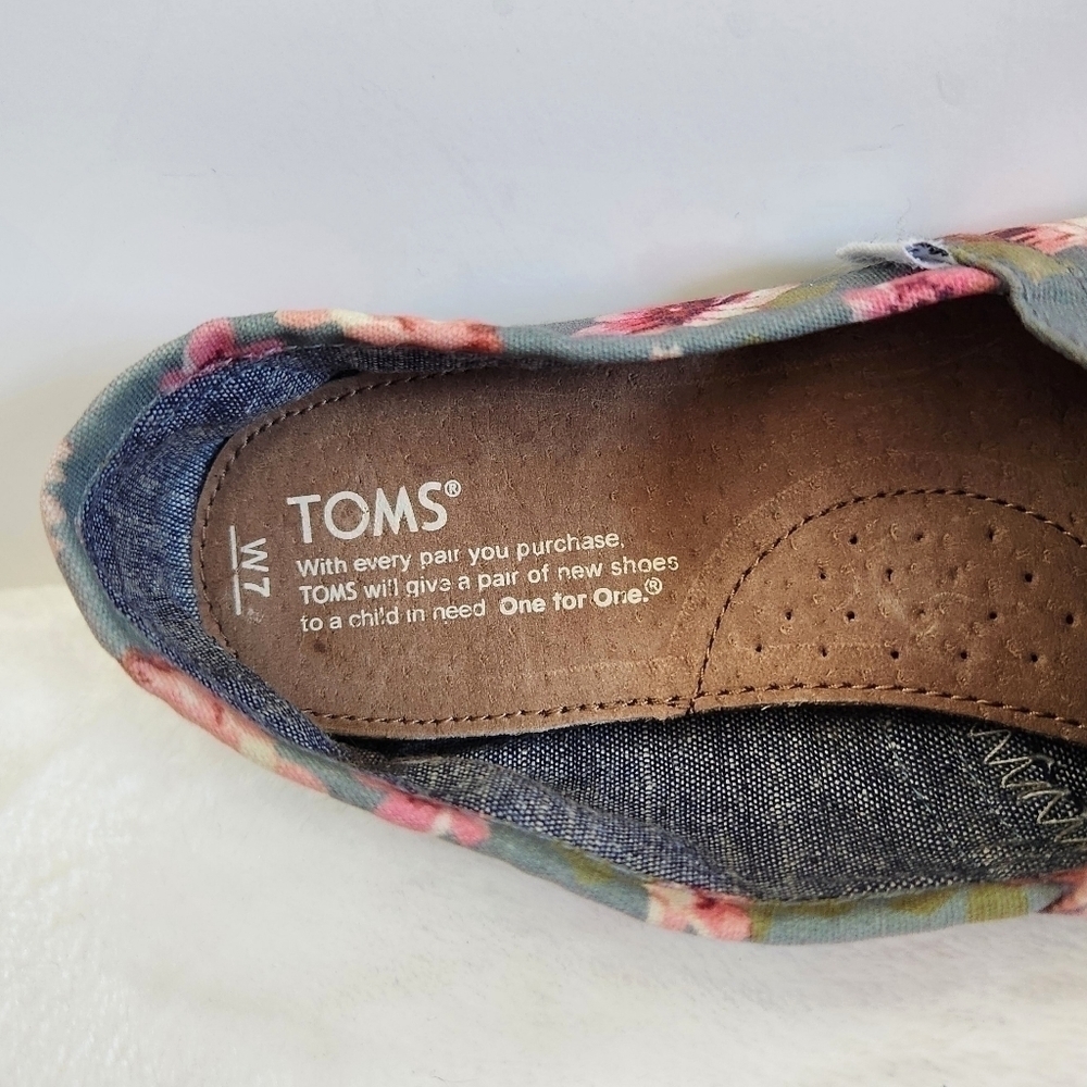 TOMS Classic Canvas Gray Pink Rose Buds Floral Flower Slip On Flats Size 7 - Picture 12 of 14
